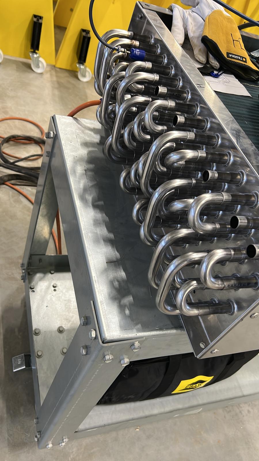 Complete industriële warmtewisselaar assemblage door WeldWise monteurs