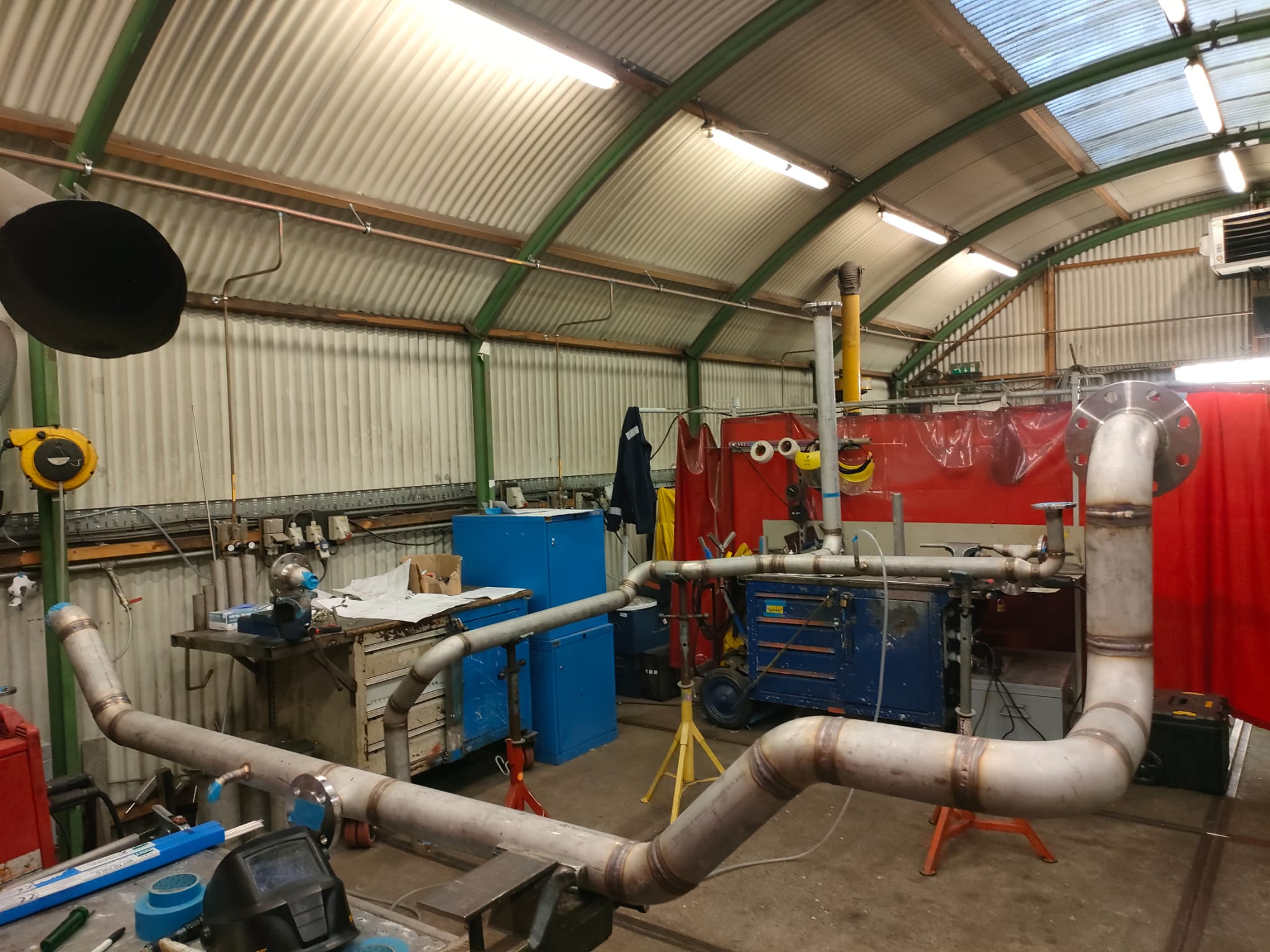 Industriële pijp fabricage workshop - WeldWise lassers aan het werk in België